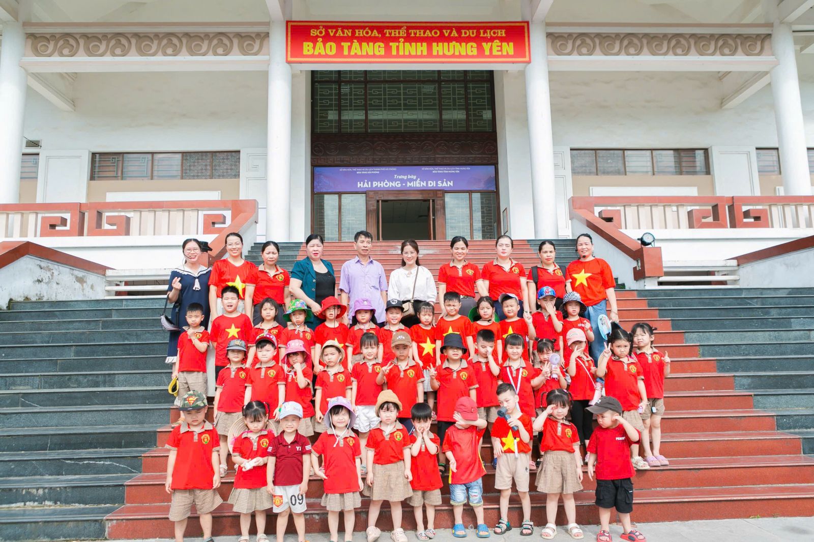 Tổ chức cho trẻ đi trải nghiệm, báo công Bác Hồ, thăm bảo tàng tỉnh Hưng Yên